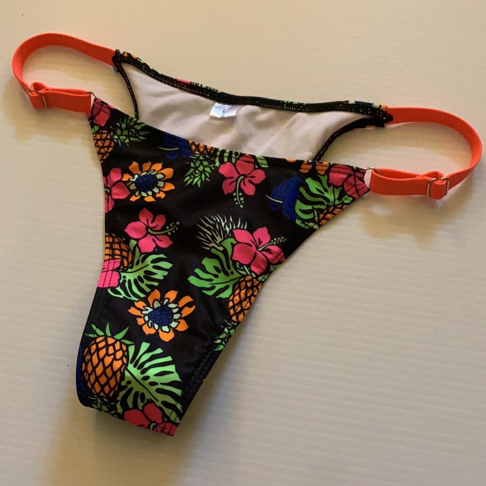 bikini ๐๐ - Picture 3 of 4